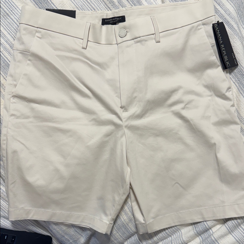 Banana Republic Men's Light Tan Shorts